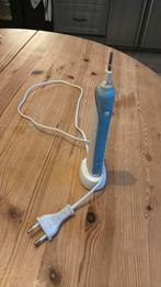 Oral B elektrische tandenborstel, Ophalen of Verzenden, Zo goed als nieuw