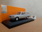 Mercedes Benz 230 TE (W123) zilvermetallic Maxichamps 1:43