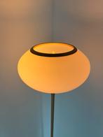 Vintage melkglazen vloerlamp jaren ‘60, Ophalen of Verzenden, Zo goed als nieuw, Glas, Vintage retro buisframe design rotan webbing papercord