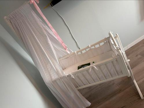 Prachtig wiegje met hemeltje en ademende bekleding, Kinderen en Baby's, Babywiegjes en Ledikanten, Zo goed als nieuw, Wieg, Ophalen