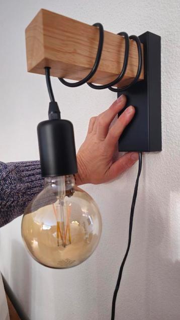 2 industriële wandlampen nachtlampen + afst bed. hout-metaal beschikbaar voor biedingen