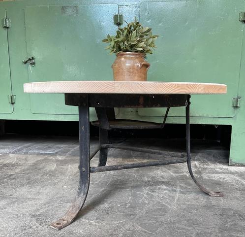 Stoer Laag Tafeltje – Hout & Staal in Perfecte Balans, Antiek en Kunst, Curiosa en Brocante, Ophalen