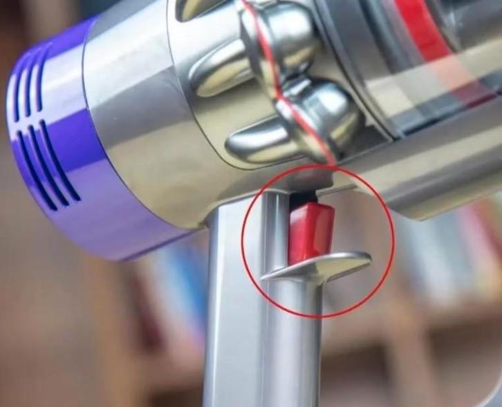 Trigger van je DYSON kapot? Laat nu vervangen, Witgoed en Apparatuur, Stofzuigers, Gebruikt, Stofzuiger, 1200 tot 1600 watt, Reservoir