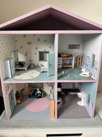 Zelfgemaakt poppenhuis met meubels, Kinderen en Baby's, Speelgoed | Poppenhuizen, Gebruikt, Ophalen