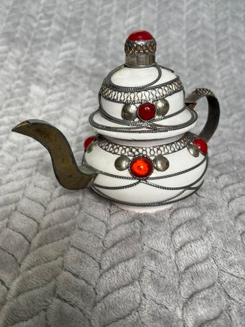 Decoratief Marokkaans keramiek theepotje beschikbaar voor biedingen
