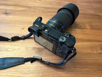 Sony A6000 + 2 lenzen + accessoires beschikbaar voor biedingen