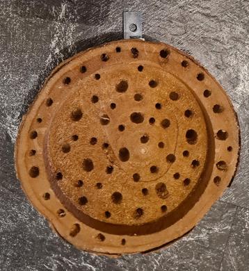 Klein, rond, uniek insectenhotel. Handwerk.  beschikbaar voor biedingen