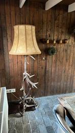 Geweilamp , vloerlamp van geweien, Ophalen, Zo goed als nieuw, Hert, Gewei of Kop