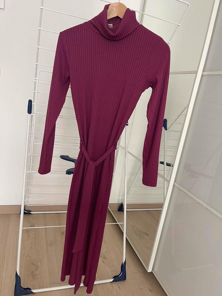 Cottonclub | midi rib jurk fushia, Kleding | Dames, Jurken, Zo goed als nieuw, Onder de knie, Ophalen of Verzenden