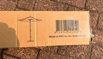 Nieuw in dichte doos beige parasol met tilt beschikbaar voor biedingen