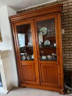 Vitrine kast met dichte leggedeelte (gebruikers sporen), Ophalen, 100 tot 150 cm, Zo goed als nieuw, 150 tot 200 cm