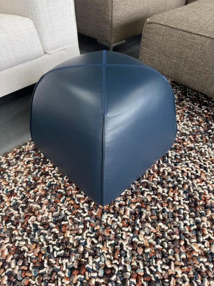 Nieuwstaat Design on Stock Bimbom 38 kruk | Design on Stock, Huis en Inrichting, Banken | Voetenbanken en Poefen, Zo goed als nieuw