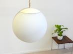 retro vintage lamp hanglamp jaren 60 / 70 melkglas wit bol, Gebruikt, ., Vintage, Ophalen of Verzenden
