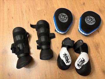 Ronin Junior Kickboks Set: Handschoenen, Scheenbeschermers beschikbaar voor biedingen