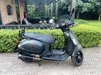 Vespa GTS 300 Notte Akrapovic, Scooter, ABS, Particulier, Minimaal motorrijbewijs A2