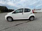 Peugeot 107 1.0 5DR 2011 Wit, Auto's, Voorwielaandrijving, Euro 5, Stof, 4 stoelen