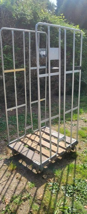 Rolcontainer (ideaal voor haardhout) beschikbaar voor biedingen