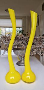 Twee gele druppel vazen, retro, Huis en Inrichting, Woonaccessoires | Vazen, Ophalen of Verzenden, Zo goed als nieuw