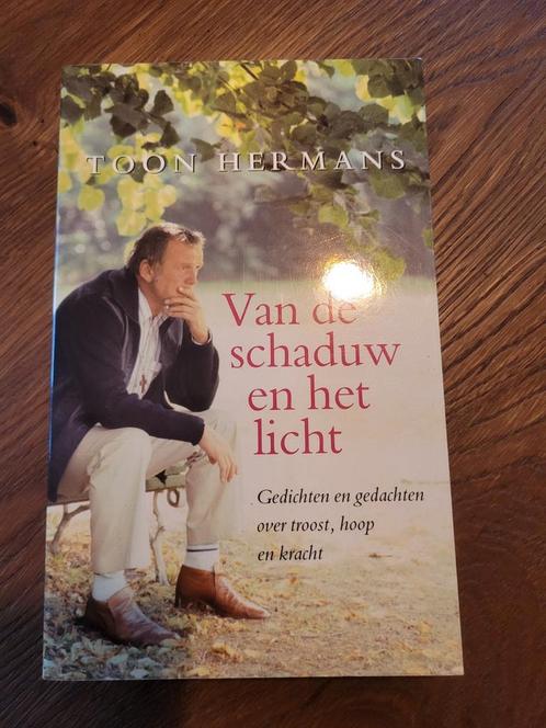 Toon Hermans - Van de schaduw en het licht, Boeken, Overige Boeken, Zo goed als nieuw, Ophalen of Verzenden