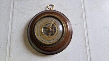 brocante spulletjes barometer- spaarvarken en beeldje beschikbaar voor biedingen