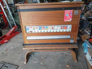 oude sigarettenautomaat voor mancave beschikbaar voor biedingen
