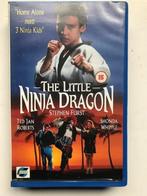 VHS Ex REntal  The Little Ninja Dragon, Cd's en Dvd's, VHS | Film, Actie en Avontuur, Alle leeftijden, Gebruikt, Ophalen of Verzenden