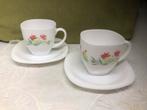 Vintage kop en schotel Arcopal (030920), Huis en Inrichting, Keuken | Servies, Ophalen of Verzenden, Glas, Overige stijlen, Kop(pen) en/of Schotel(s)