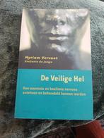 Myriam Vervaet & Stefanie de Jonge - De Veilige Hel, Ophalen of Verzenden, Zo goed als nieuw, M. Vervaet