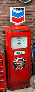 Tokheim p300 pomp decoratie chevrolet chevron benzine pomp, Verzamelen, Automaten | Overige, Ophalen of Verzenden, Zo goed als nieuw