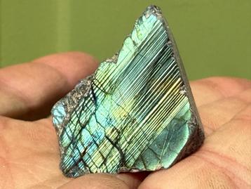 Labradoriet half gepolijst mineralen B5 beschikbaar voor biedingen