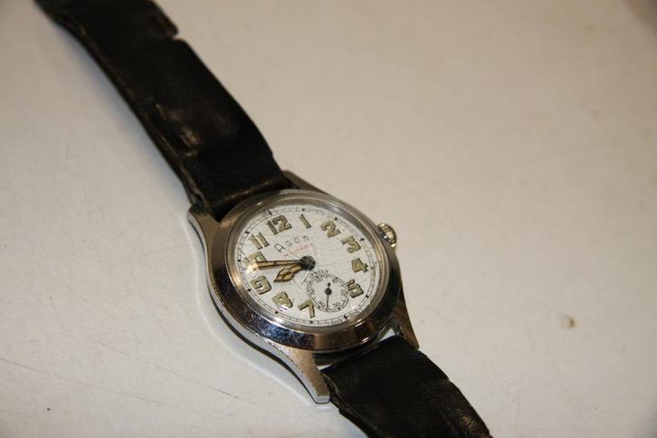 agon military horloge 3,2 cm dia loopt (243), Verzamelen, Militaria | Algemeen, Landmacht, Overige typen, Overige gebieden, Ophalen of Verzenden