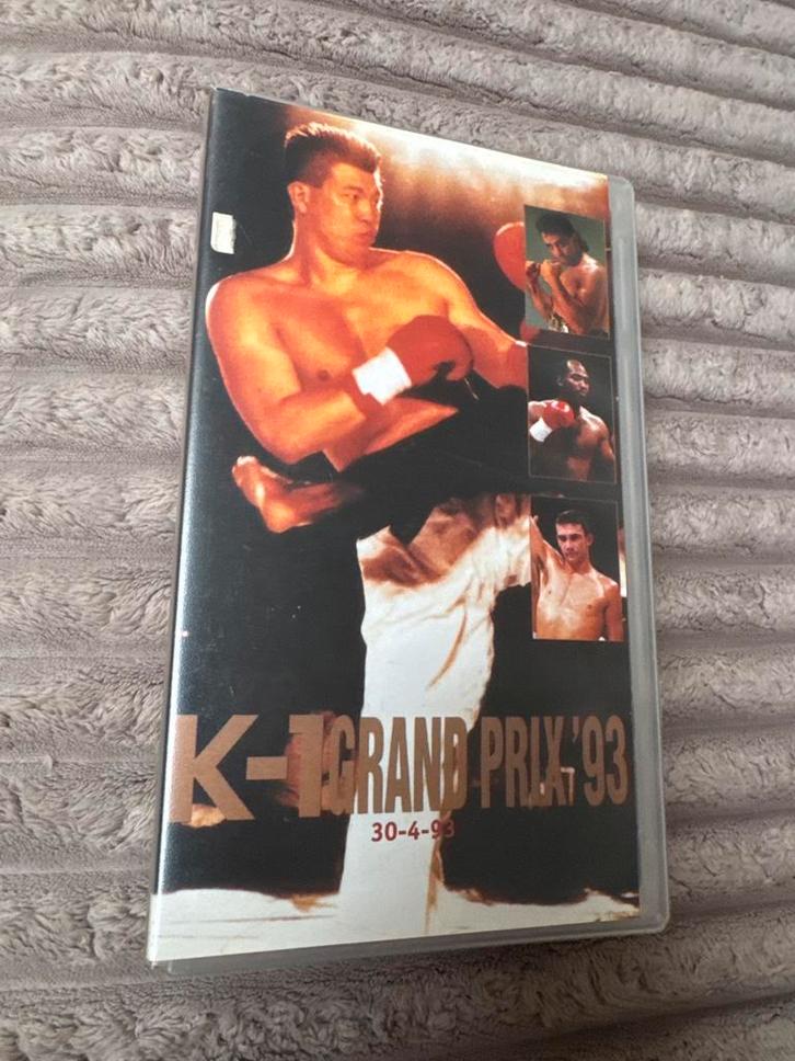 Zeldzame VHS – K-1 Grand Prix ’93 – Eerste K-1 toernooi, Cd's en Dvd's, VHS | Documentaire, Tv en Muziek, Zo goed als nieuw, Alle leeftijden