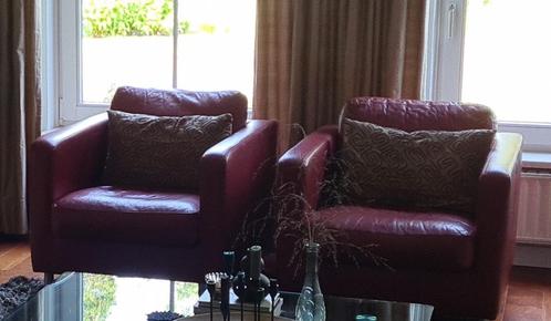 TWEE LEDEREN FAUTEUILS EN HOCKER, Huis en Inrichting, Fauteuils, Gebruikt, Leer, Stof, Overige materialen, 75 tot 100 cm, 75 tot 100 cm