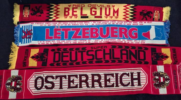 Voetbalsjaals landensjaals, Verzamelen, Sportartikelen en Voetbal, Vaantje of Sjaal, Buitenlandse clubs, Ophalen of Verzenden