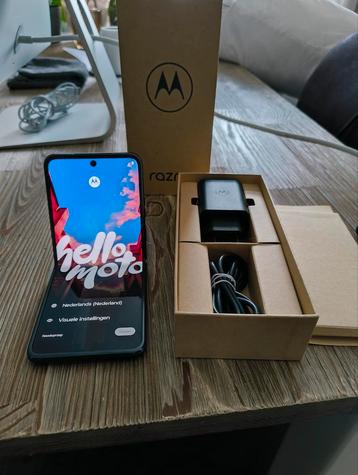 Motorola rarz 40 flip telefoon beschikbaar voor biedingen