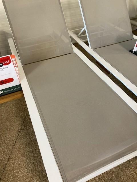 Ligbed wit, Tuin en Terras, Ligbedden, Ophalen, Nieuw, Aluminium, Verstelbaar