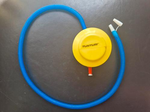 Tunturi universele voetpomp voor fitnessbal, Sport en Fitness, Fitnessmaterialen, Zo goed als nieuw, Fitnessbal, Armen, Benen