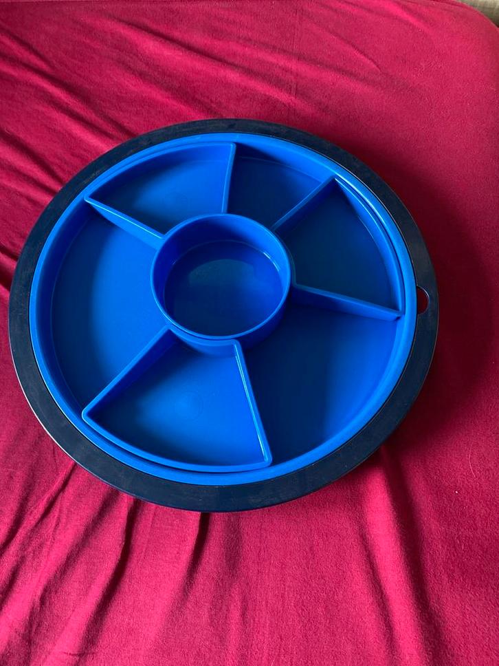 Tupperware Superhandige snack/hapjesschaal met afsluitdeksel, Huis en Inrichting, Keuken | Keukenbenodigdheden, Zo goed als nieuw