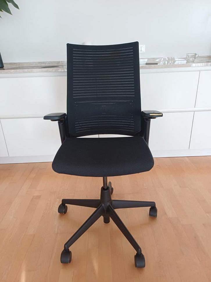 Ahrend 2020 bureaustiel- zwart- ergonomisch- bekleding nieuw, Huis en Inrichting, Bureaustoelen, Gebruikt, Bureaustoel, Zwart