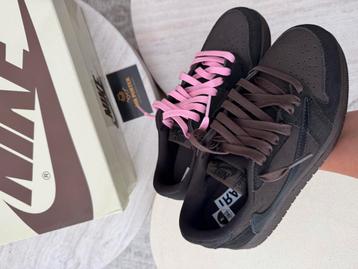 JORDAN 1 LOW TRAVIS SCOTT VELVET BROWN beschikbaar voor biedingen