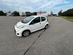 Peugeot 107 1.0 12V 5DR 2011 Wit, Auto's, Voorwielaandrijving, Euro 5, Stof, 4 stoelen