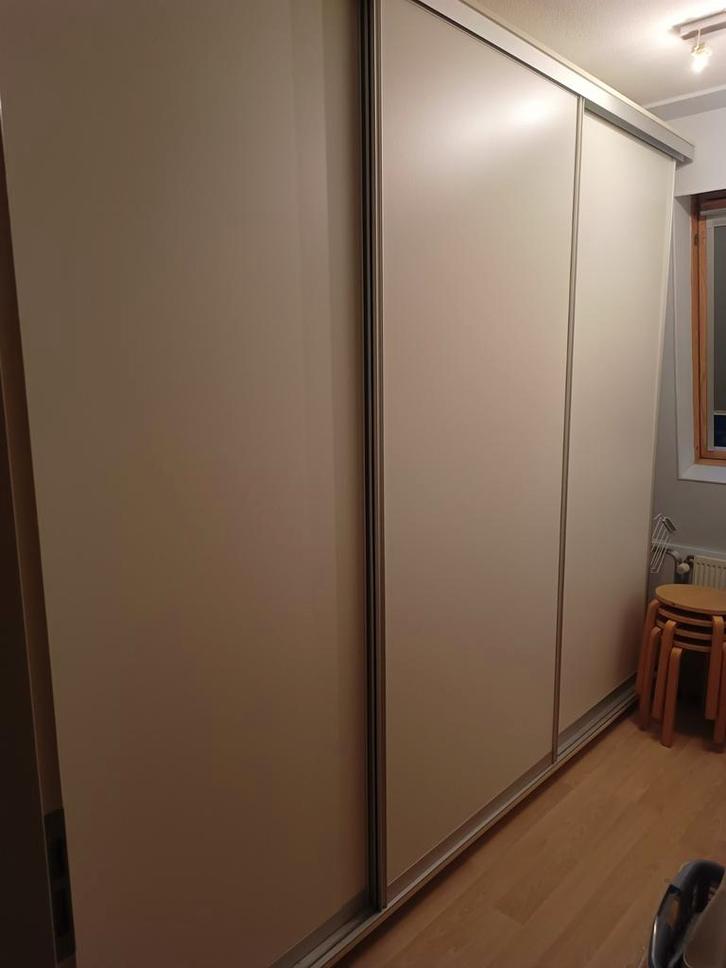 Ruime inbouwkast met schuifdeuren, Huis en Inrichting, Kasten | Kledingkasten, Gebruikt, 200 cm of meer, 200 cm of meer, 50 tot 75 cm