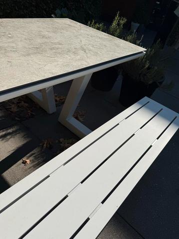 Stalen picknicktafel met marmer blad - Zo goed als nieuw! beschikbaar voor biedingen