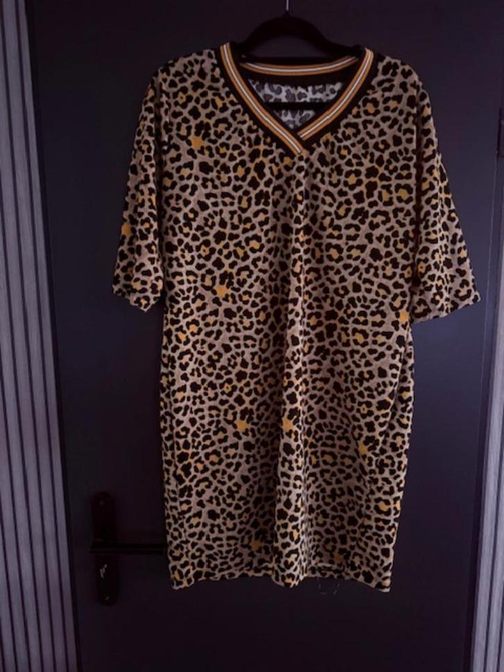 Lichtbruin met geel/zwart bedrukte jurk maat L, Kleding | Dames, Jurken, Nieuw, Maat 42/44 (L), Geel, Knielengte, Ophalen of Verzenden