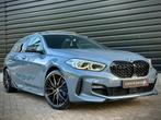Bmw 1-serie 118i M135 M-PERF. PANO|SCHAALSTOEL|HUD|H/K|CAMER, 65 €/maand, Gebruikt, Bedrijf, Zilver of Grijs