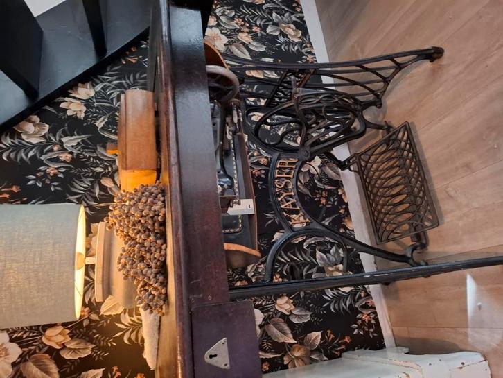 KAYSER TRAP NAAIMACHINE TAFEL, Antiek en Kunst, Antiek | Naaimachines, Ophalen