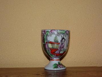 Kleurrijke Chinese eierdop beschikbaar voor biedingen