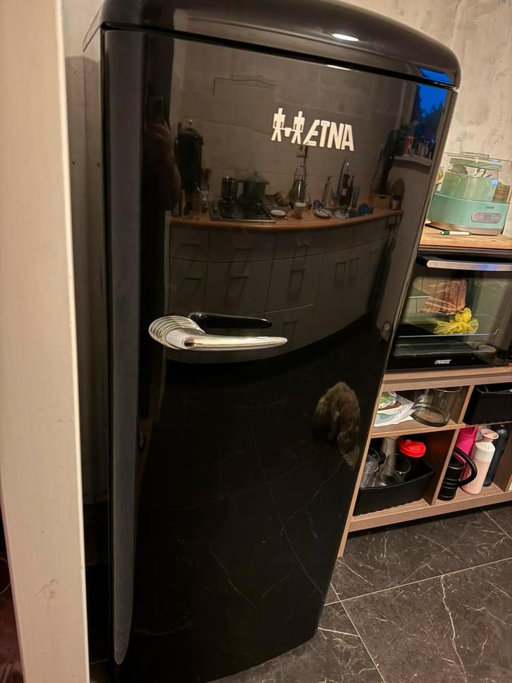 Etna zwarte retro koelkast 1,52 hoog, Witgoed en Apparatuur, Koelkasten en IJskasten, Zo goed als nieuw, Met vriesvak, 200 liter of meer