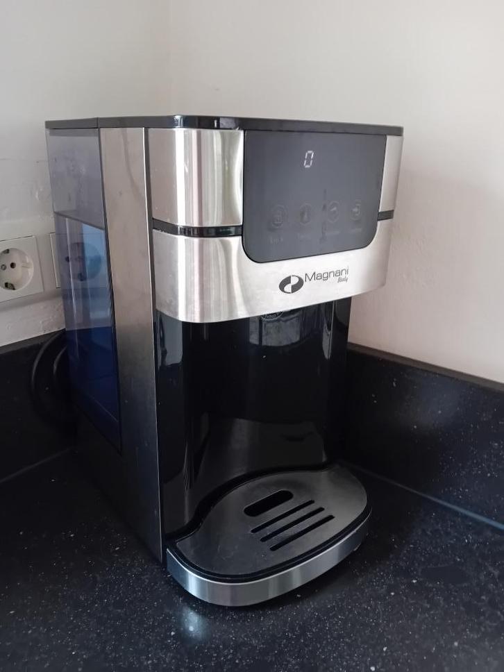 Magnani heet water dispenser, Witgoed en Apparatuur, Waterkokers, Zo goed als nieuw, 2 liter of meer, Ophalen