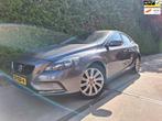 Volvo V40 1.6 D2 Momentum, Auto's, Volvo, Voorwielaandrijving, Euro 5, Gebruikt, Zwart